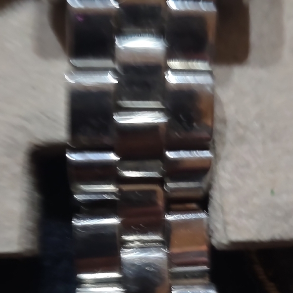 Gucci Silver Men's Watch - Picture 3 of 5